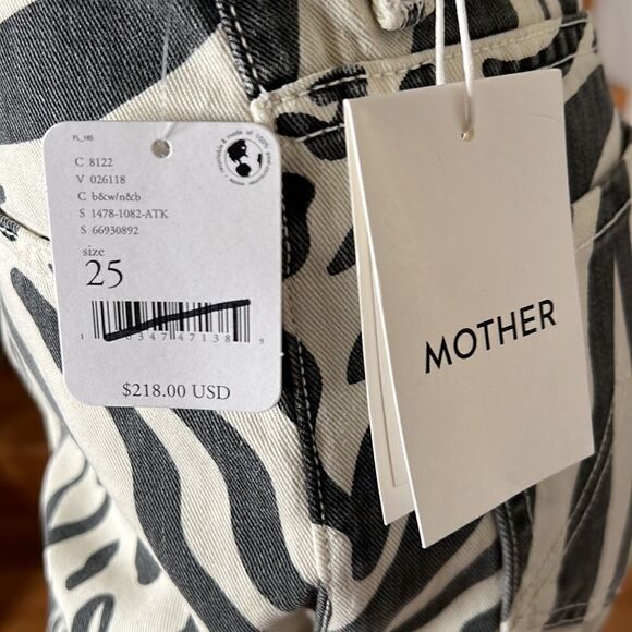 MOTHER
High Waisted Curbside Heel Jeans - Picture 8 of 8